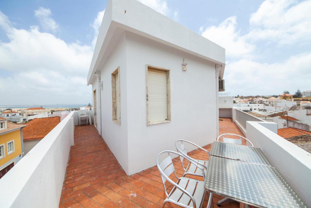 B10 - Top Floor Bay View *