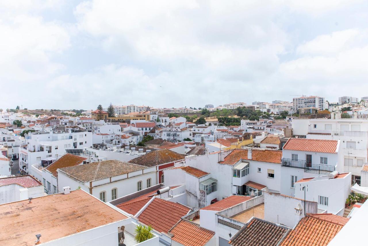 B10 - Top Floor Bay View Apartment